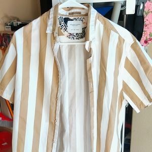 Denim and Flower Button down short sleeve shirt in size Large